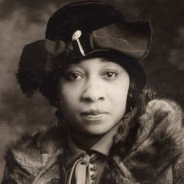 Nora Holt